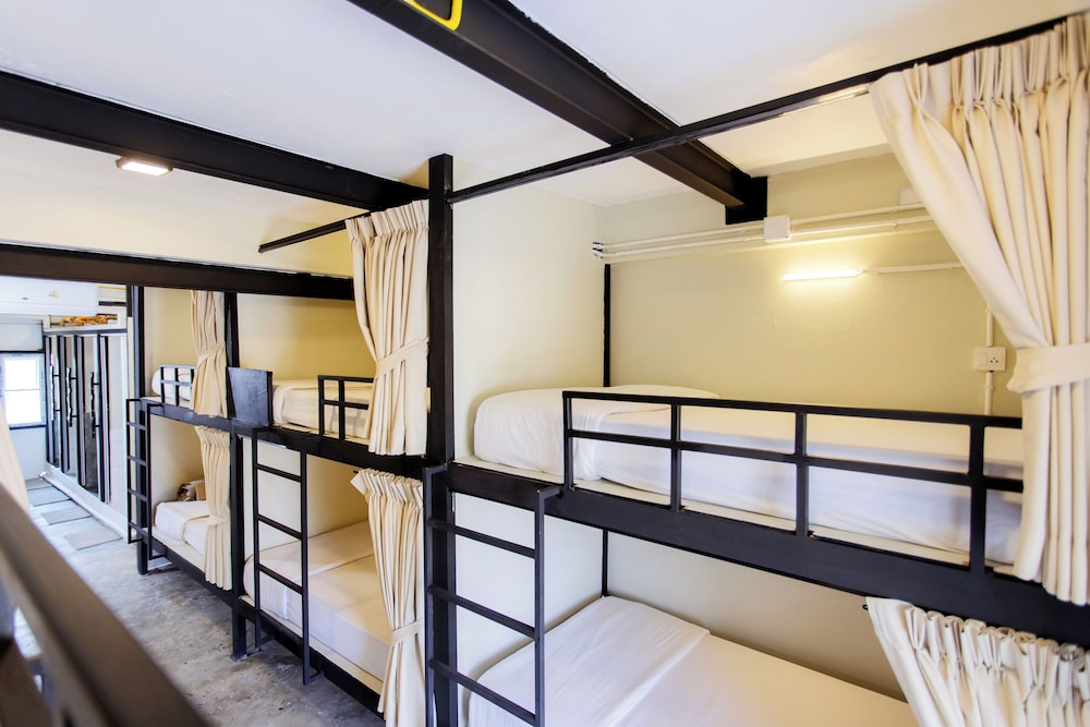 Nomad Plus Life Hostel Pattaya