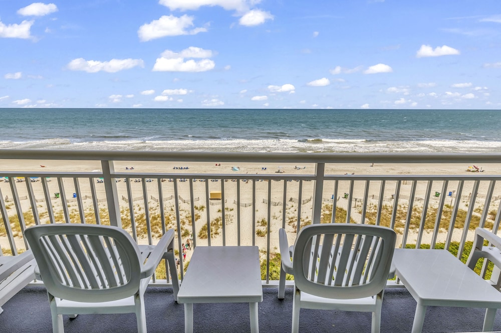 Cozy 2BR Beachfront Condo