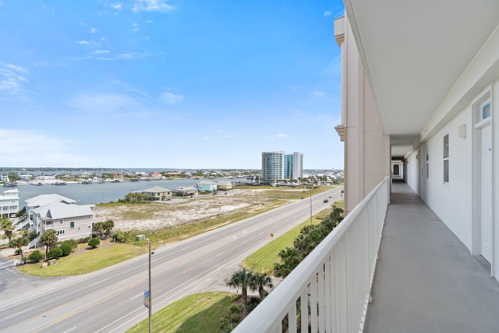 Regency Isle 710