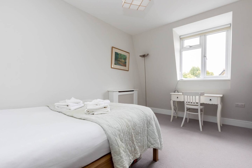 Homely 1 Bedroom Apartment in Fulham!