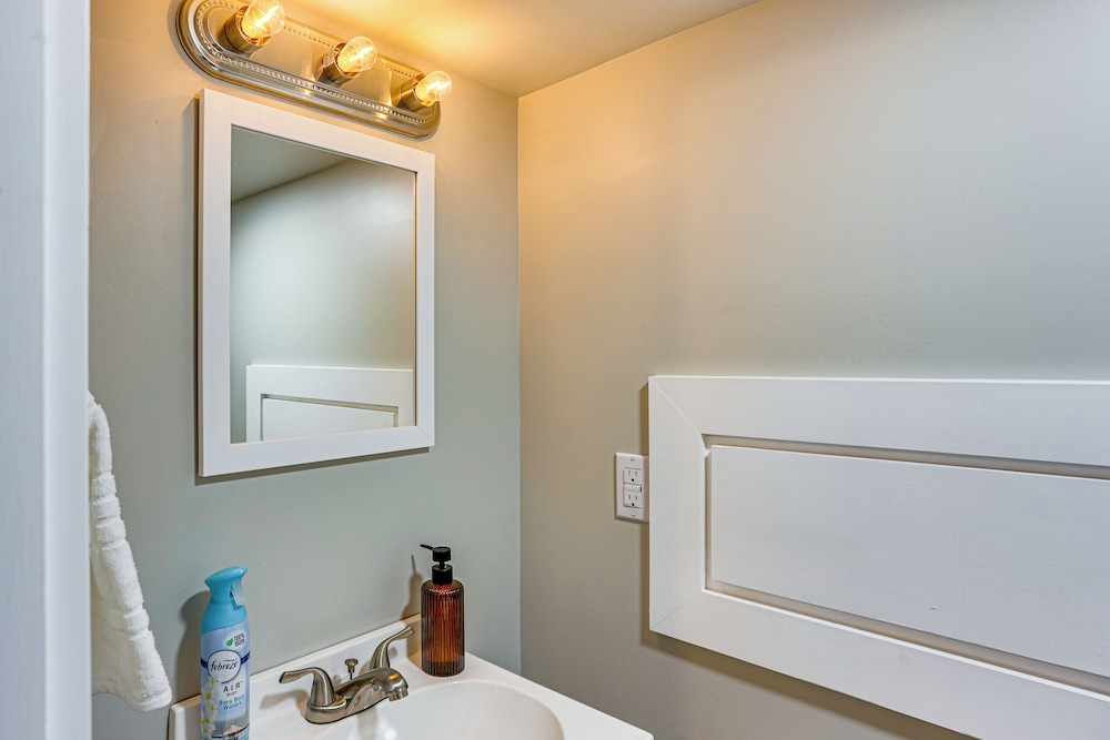 2 Mi to Dtwn Harrisburg! Convenient Duplex