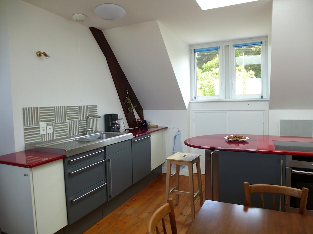 Pretty Apartment With sea View in Primel