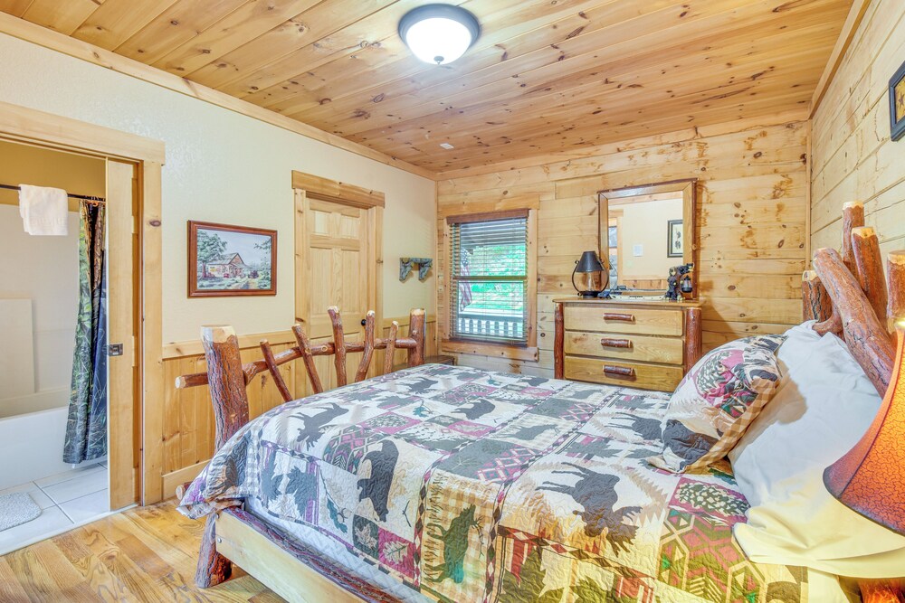 Expansive Sky Valley Lodge w/ Mountain Views! view 5