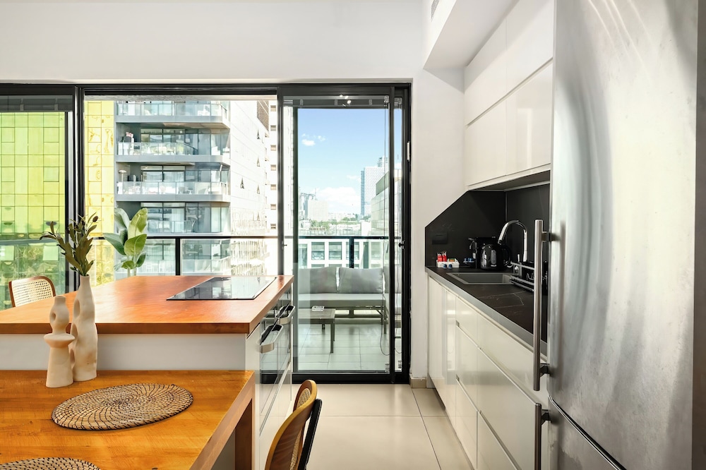 Luxury Tower 3BR Beach View High Floor