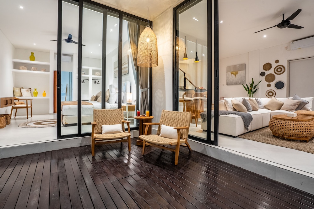 Villa Ozkar - Elegant 3 Bedroom Villa with Pool & Sunset Terrace view 3