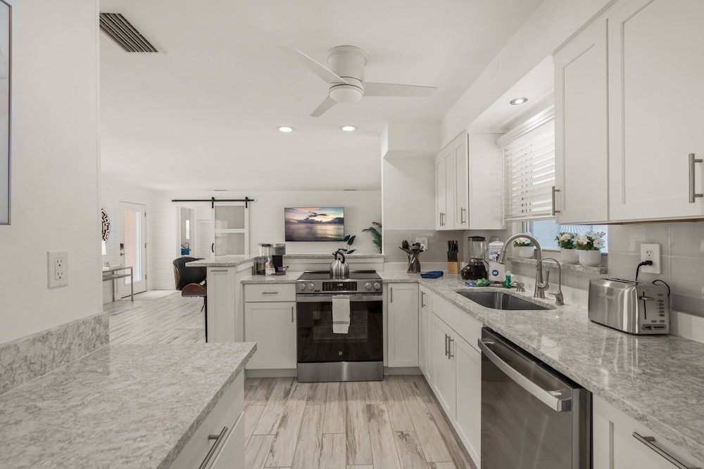 Dockside Getaway on Avenida