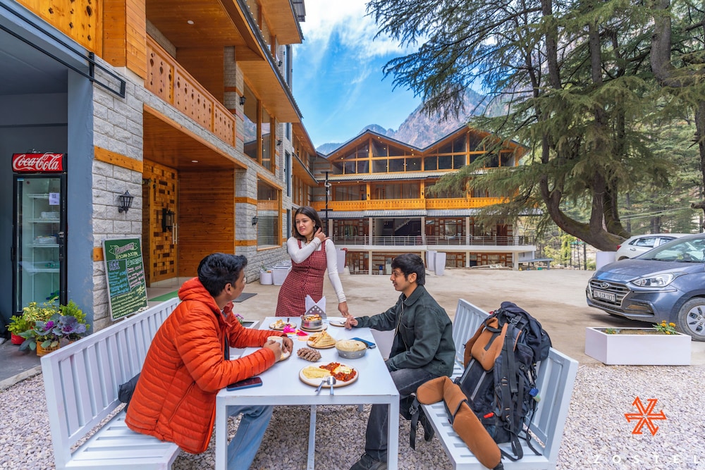 Zostel Kasol