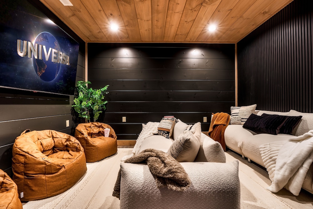 The Luxe 4 Bedroom Cabin