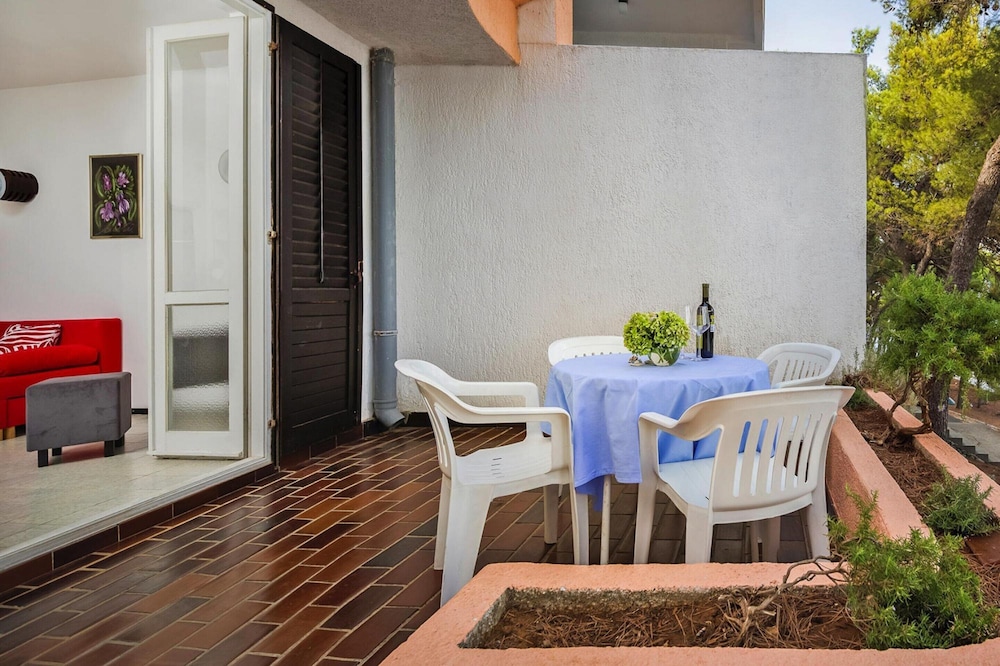 Beautiful Apartments in Jelsa, With Pool