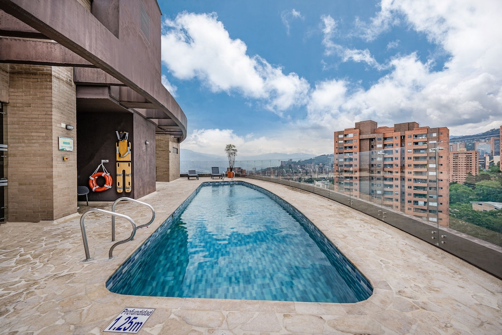 Apartamentos Class Suites by HOUSY HOST