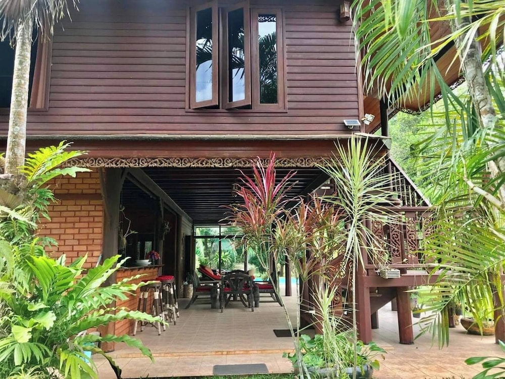 Villa Paraiso Traditional Thai