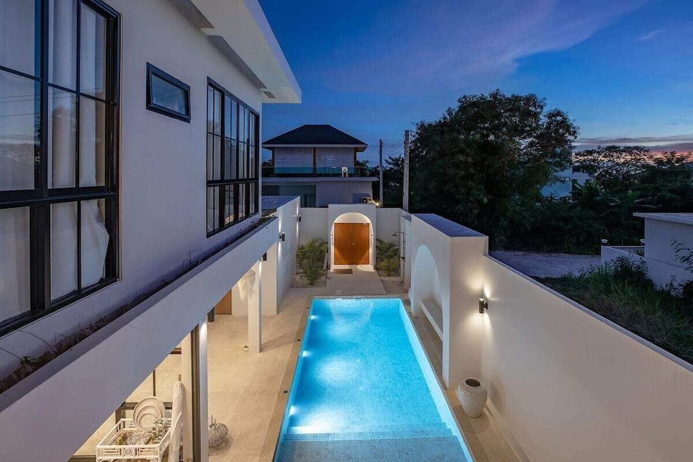 Mediterranean-Asian 3BR Villa Cristina