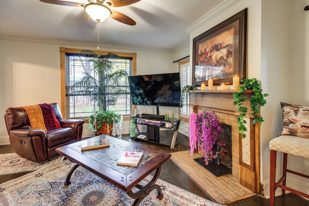 Walk to UT Southern & Dtwn Pulaski: Historic Home