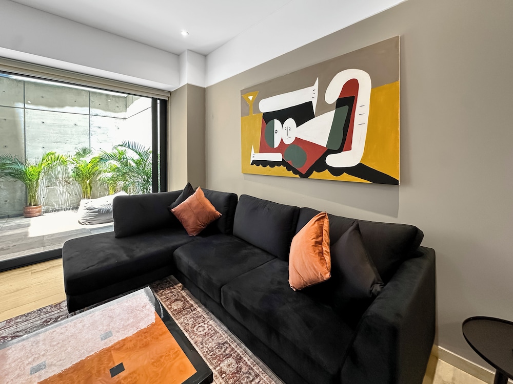23Gh3 2BR 2.5 Baths with a Private Patio photo 2