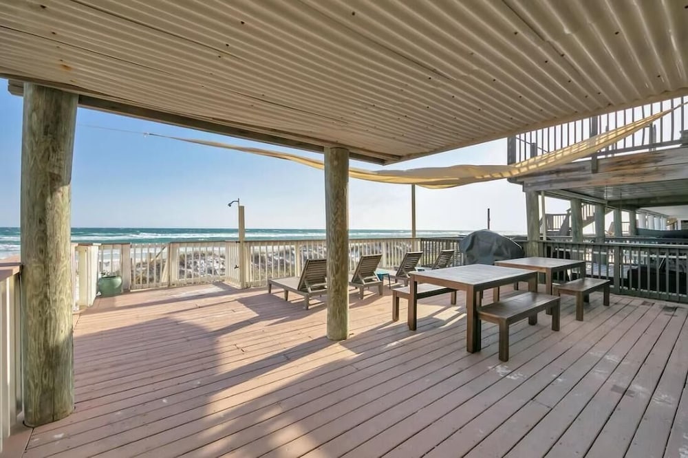 Green Reef #6- Beachfront Bliss