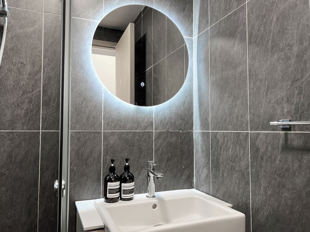 The Luxe by Manhattan Group