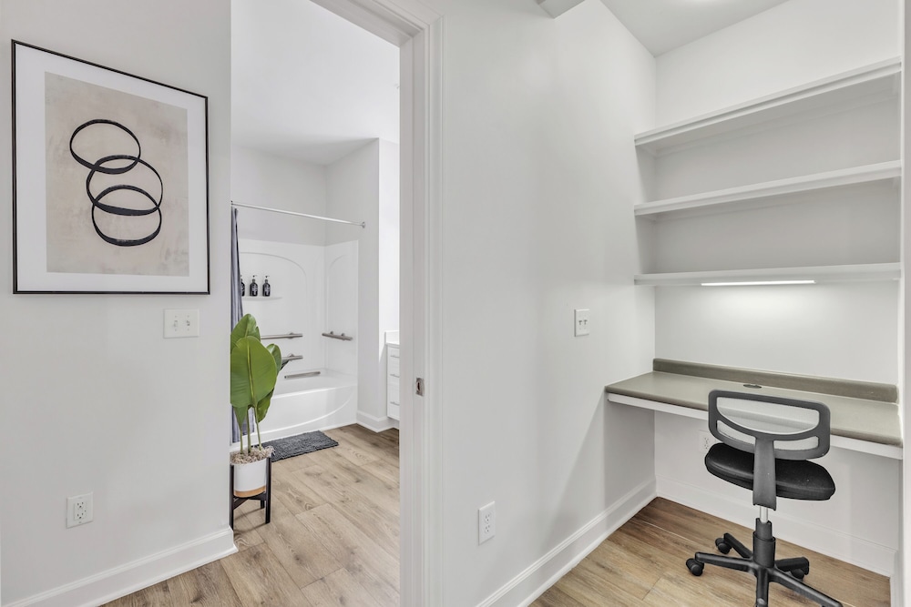 Upscale 1BR Suite to Downtown Raleigh