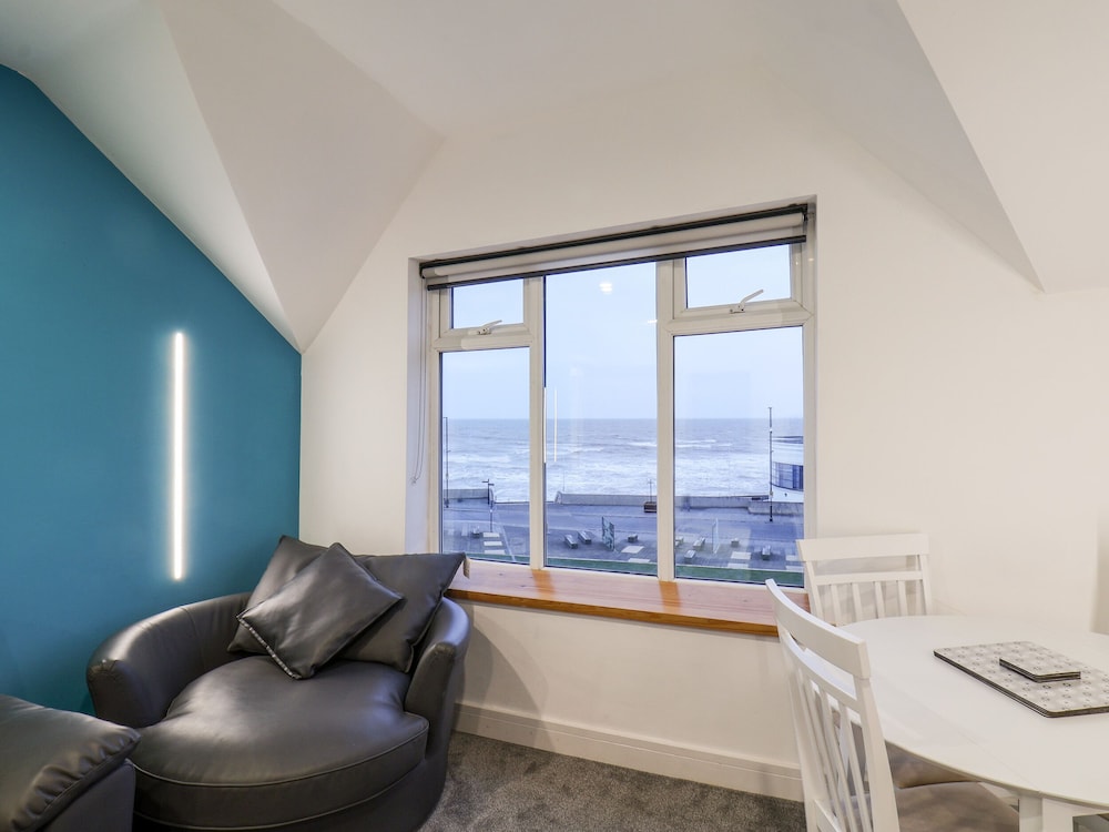 Frankies Seaview 5
