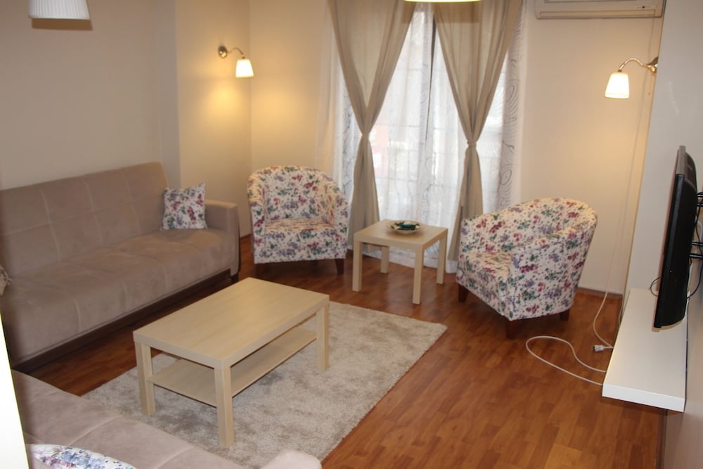 Kinzi House