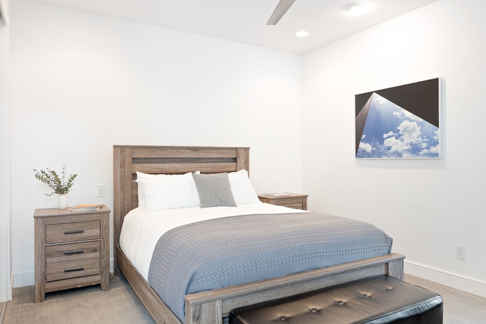Polo Villa 2 by Avantstay Entertainer s Backyard w Pickleball Court Pool Spa 260314 6 Bedrooms