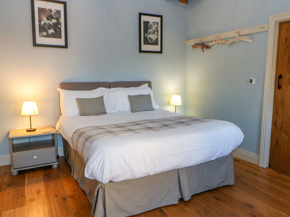 London Vacations - The Cartshed, Sedbury Park Farm - Property Image 2