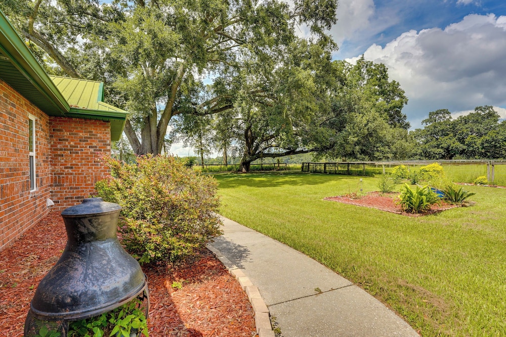 Welcoming Home w/ Yard on 20 Acres in High Springs