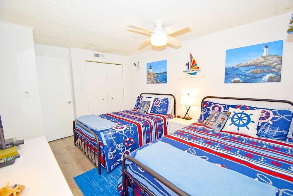 Thunder Island 15a 2 Bedroom Condo by RedAwning view 4