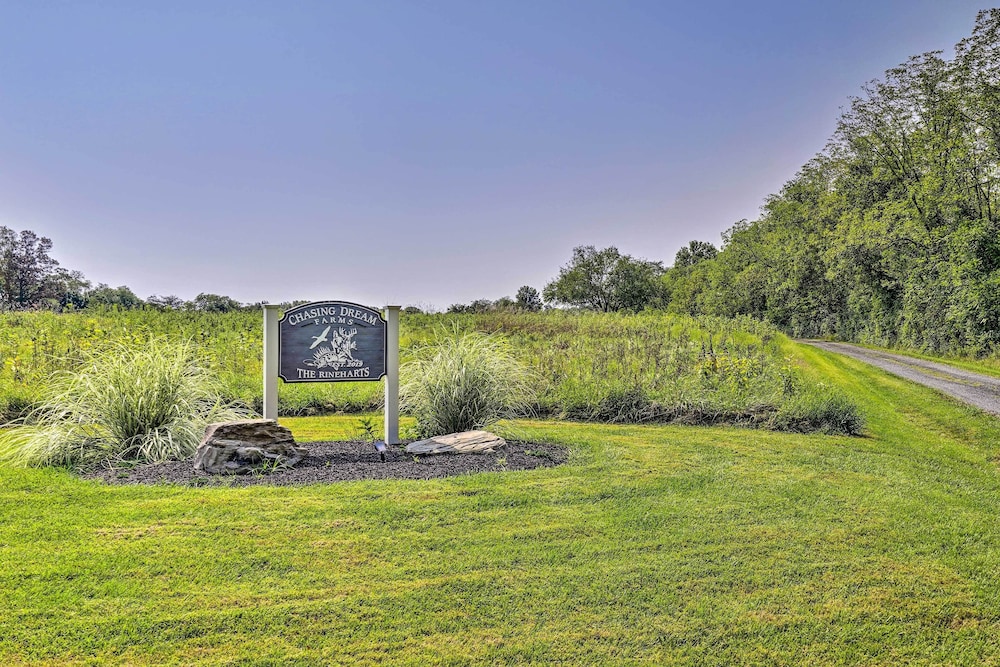 Upscale Country Home w/ Fire Pit in Taneytown! - Property Image 1