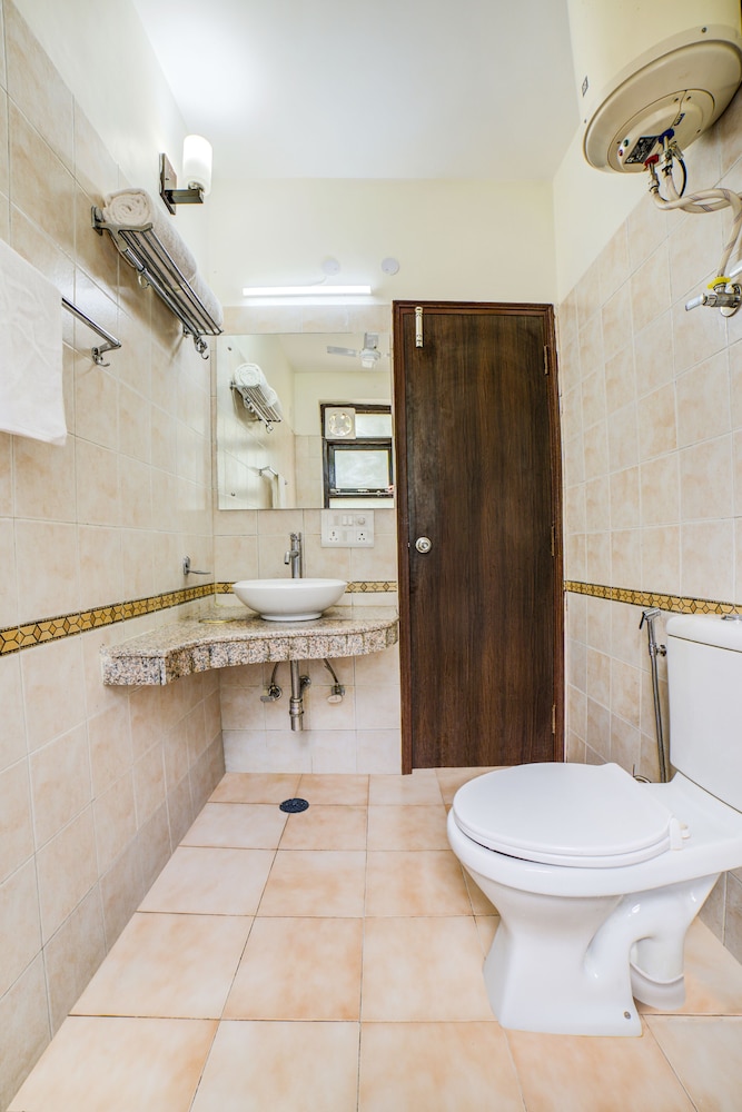 FabHotel Primero MGF