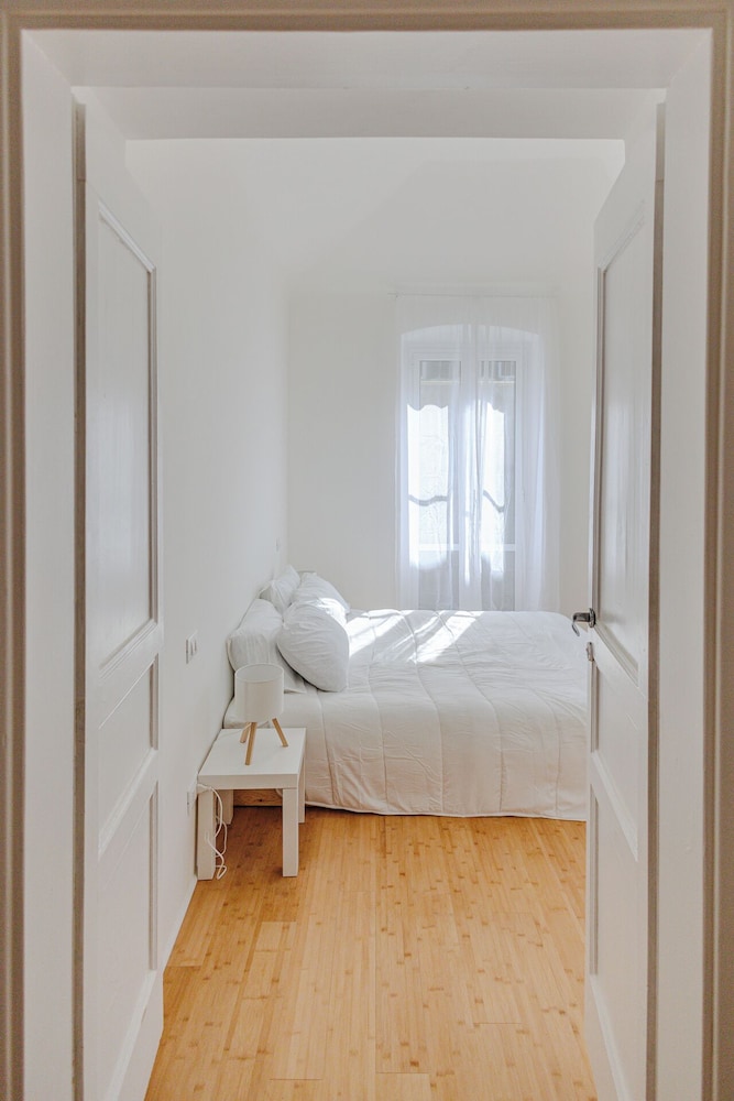 Newly Renovated Ocean View Flat