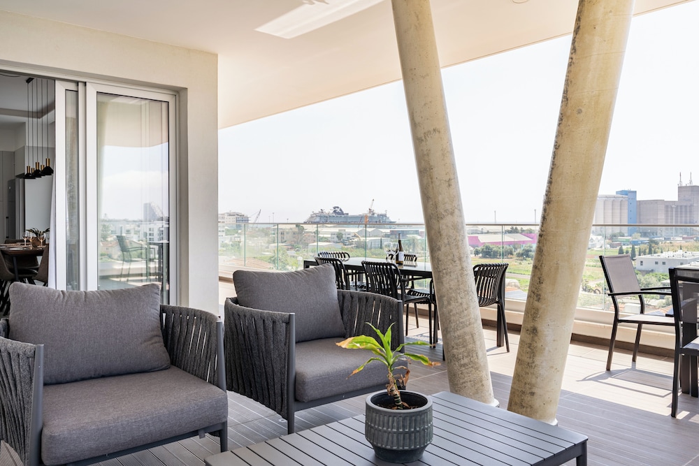 YAMAS Urban Living Platinum 77 Apartments