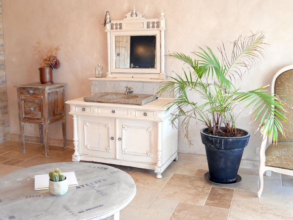 Holiday Home With Jacuzzi, Guisseny