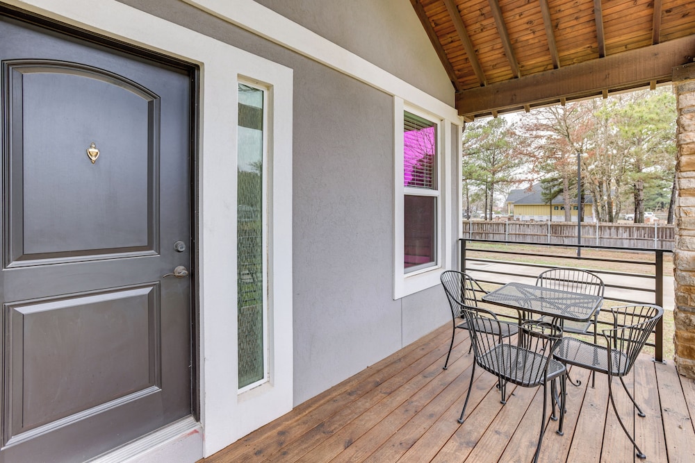 Pets Welcome: Home w/ Deck & Patio in Hockley!