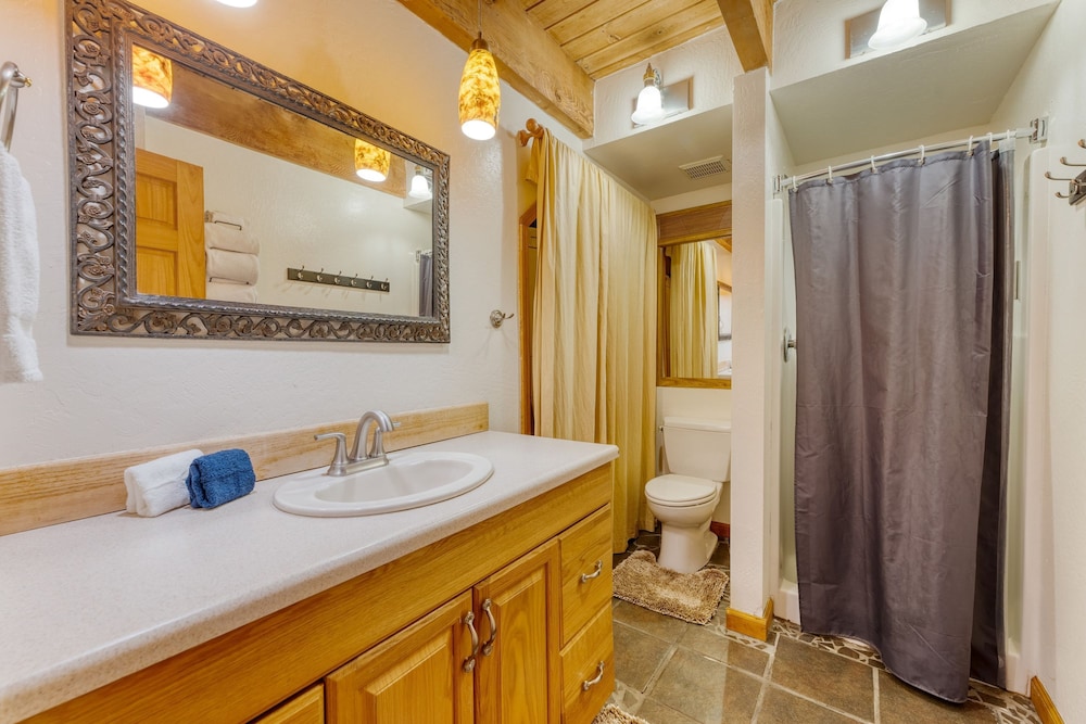 Sierra at Donner Lofted Cabin Minutes to Lake A-frame-inspired Design Deck