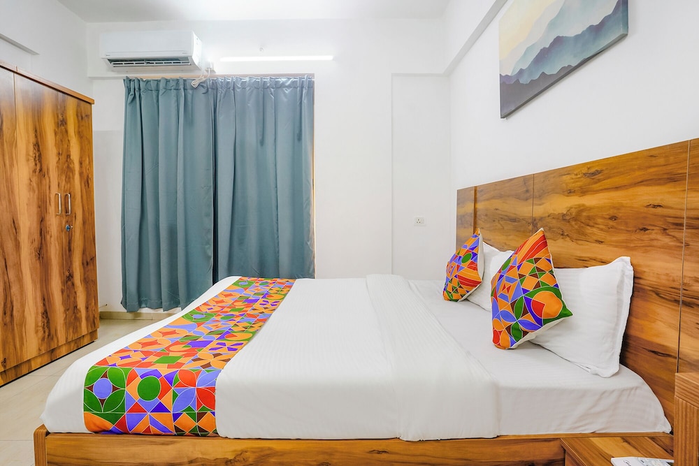 Fabhotel Wellax 24 Service Apartments