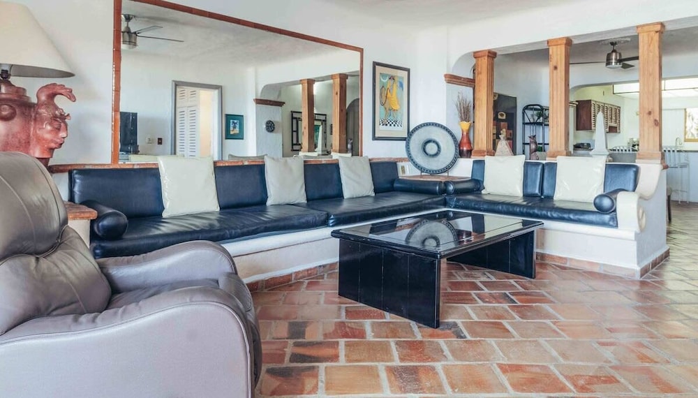Ocean View 2Br Condo-balcony-beach-pool VDS 111
