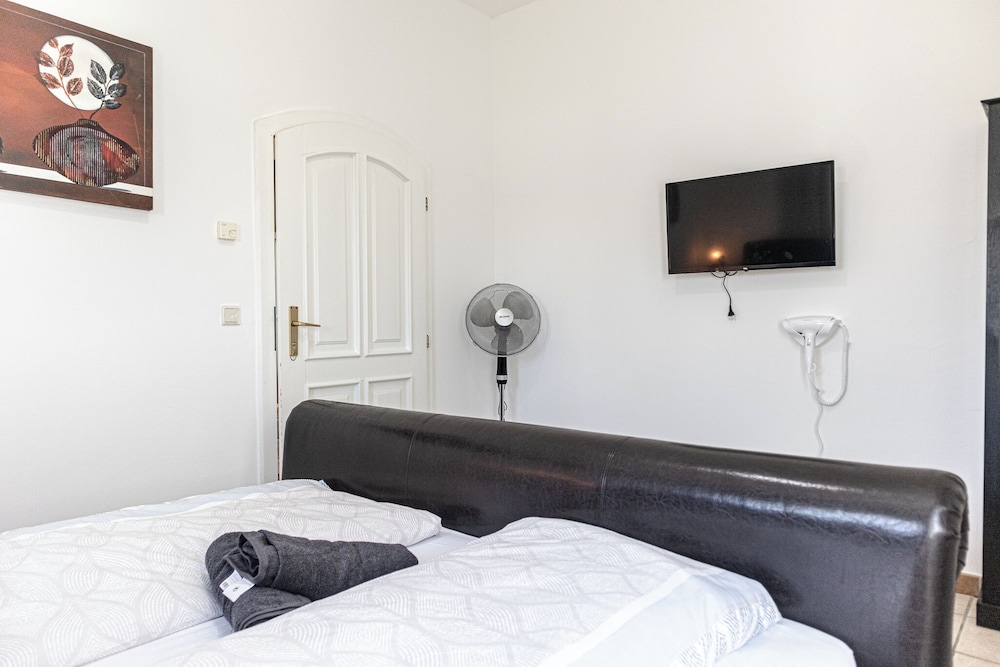 Luxury Garden Villa Sleeps 16 Guests