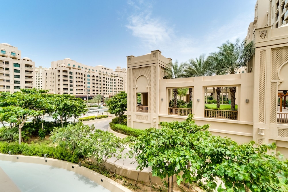 Fairmont North Luxury 2 BR Apt Palm