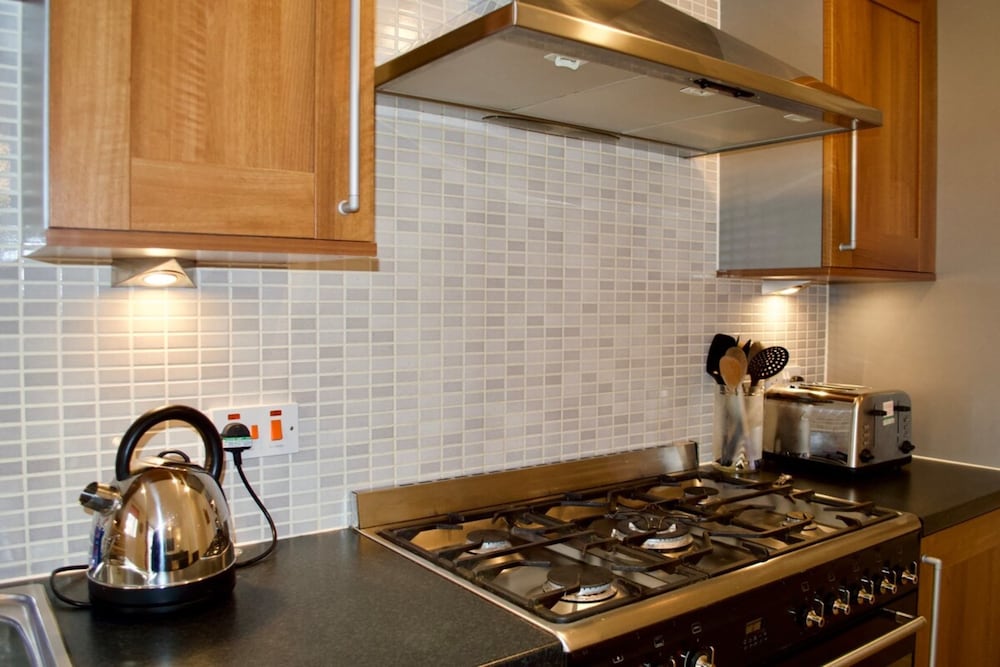 Modern 2 Bedroom City Centre Flat view 4