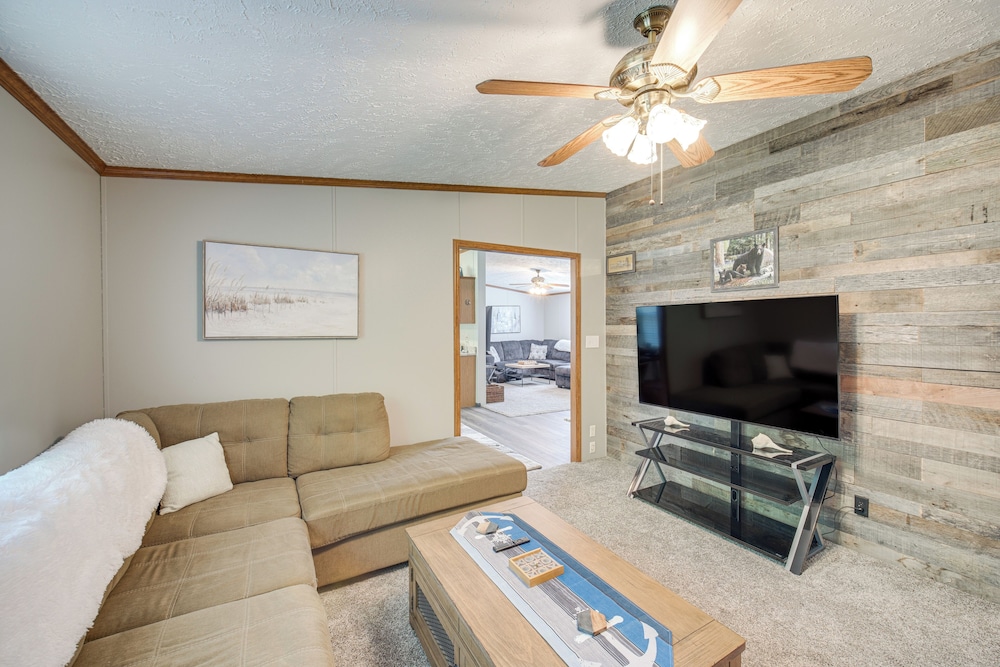 1 Mi to Geneva SP: Family Home w/ Game Room & Yard