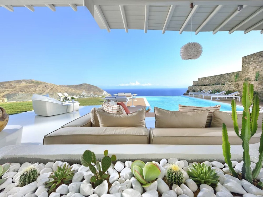 Coastal Retreat With Wellness