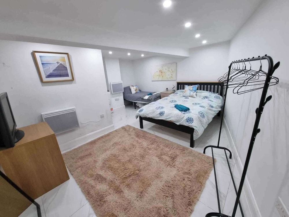 Cozy Sleep 5 Hudds Base -work/travel, Free Parking