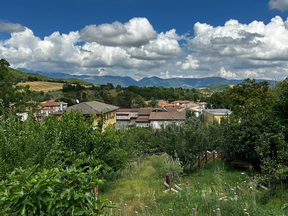 Apartment in Esanatoglia Near Apennines Trails