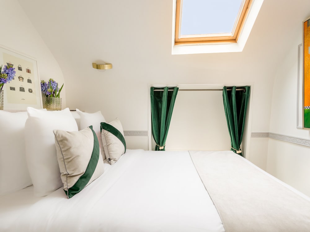 Merveil Luxury Suites - Royale - Saint Honore view