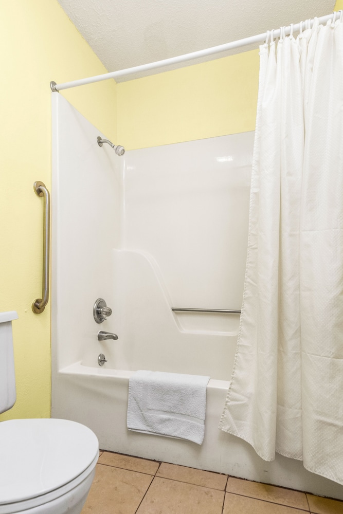 Budget Host Inn by Hotel O Portland near I-65