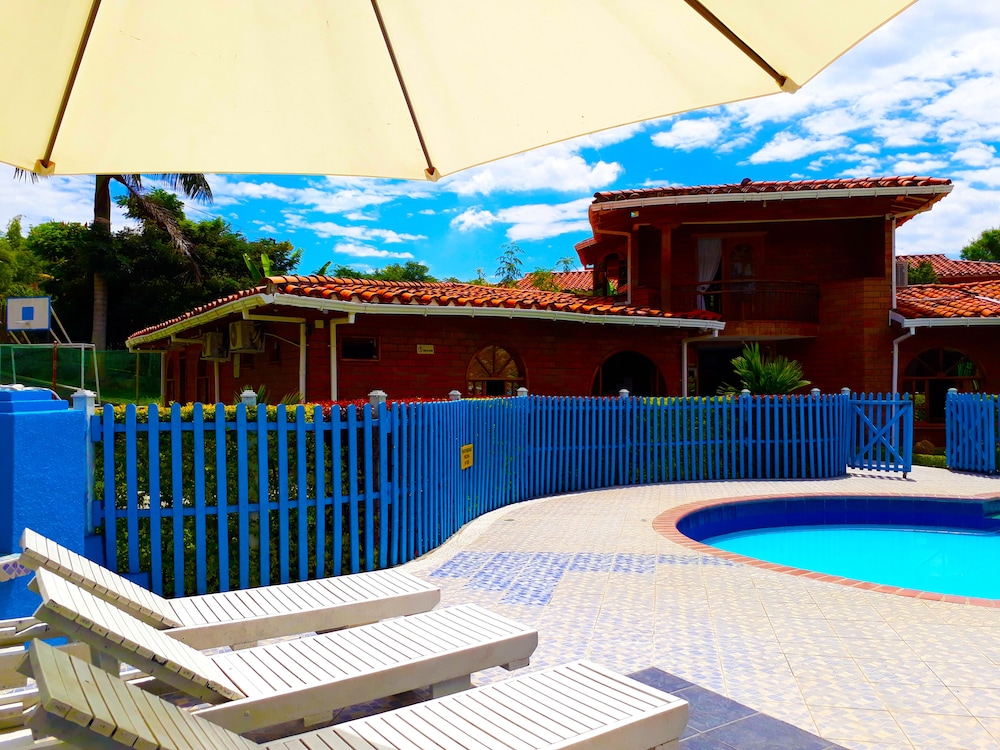 Hostal Valle De Las Camelias