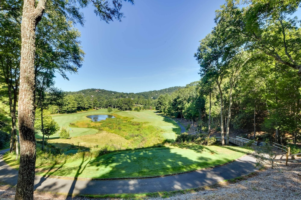 Hike, Golf & Relax: Pet-friendly Apt in Dillard