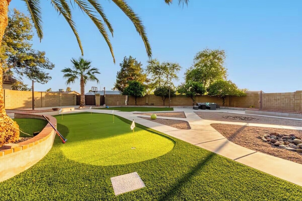 Chandler oasis with pool & hot tub
