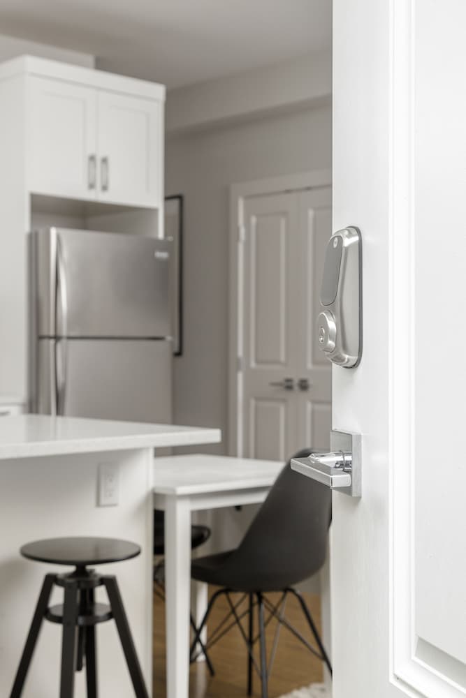 829 Laird - Image 2