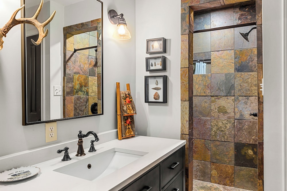 5BR Luxury Home w/ Pool & Wrap-around Porch